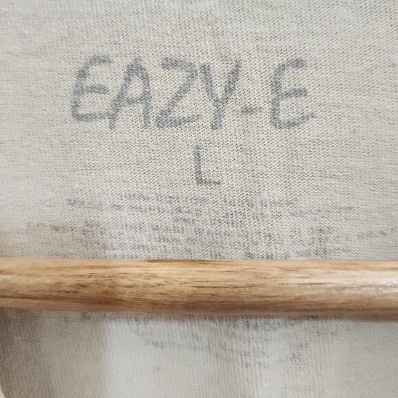 Eazy-E Cream Graphic Tee Crewneck T-Shirt Size Large Unisex - Picture 9 of 10